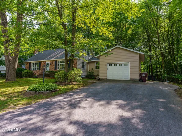 25 Cambridge Avenue, Halfmoon, NY 12065