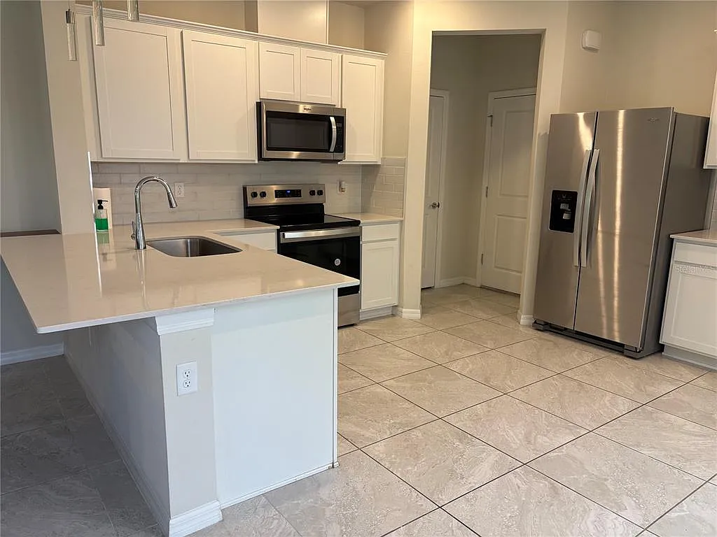 3 bed, 2.5 bath, 1748 sqft, $2,450 — Photo 2