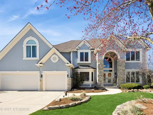 1N676 Woodhall Ct, Winfield, IL 60190