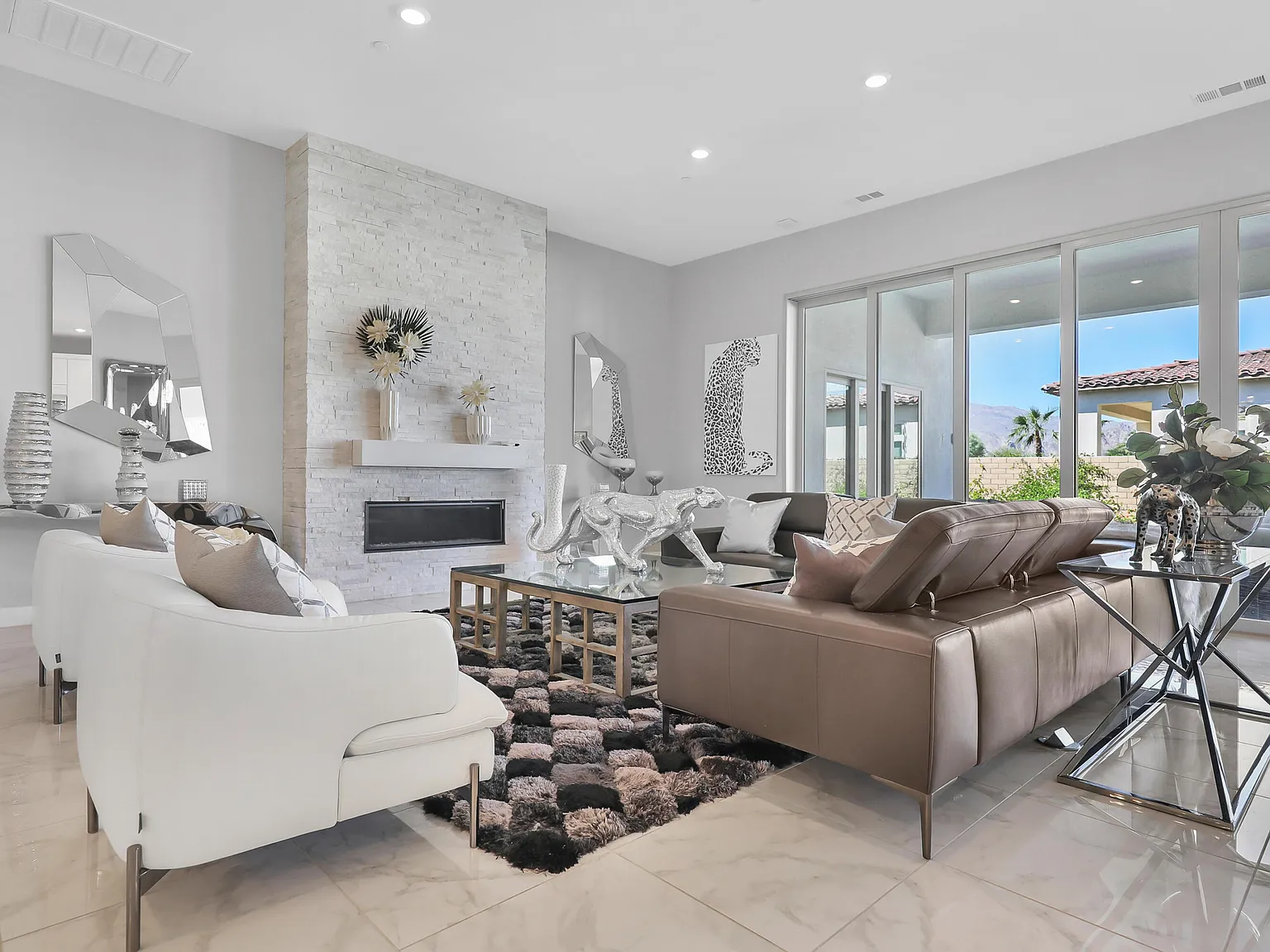 4 bed, 4700 sqft, $25,000 — Photo 3
