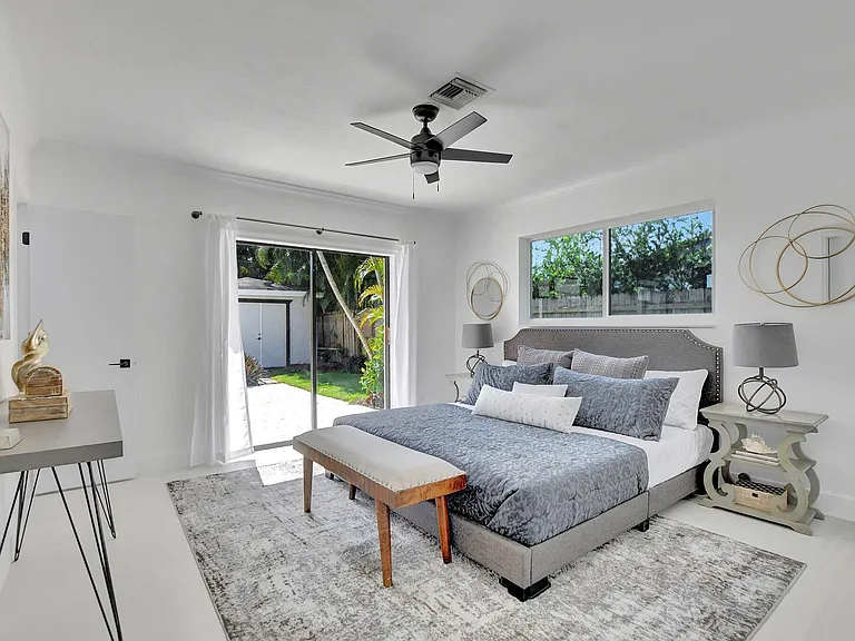 832 SW 10th Ave — Photo 20