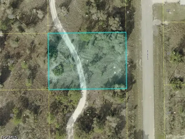 784 Bedford Dr, Lehigh Acres, FL 33974
