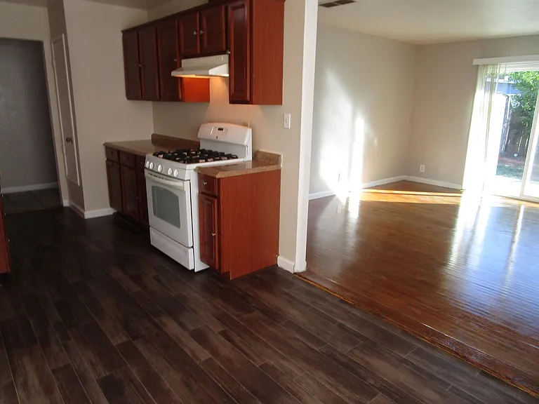 1642 Dover Ave — Photo 3