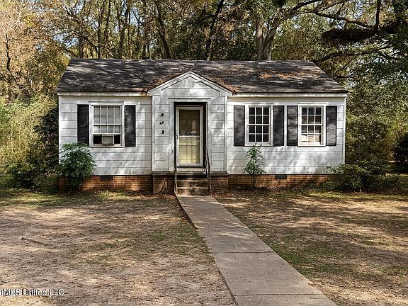 4th image of 217 Rogers Cir