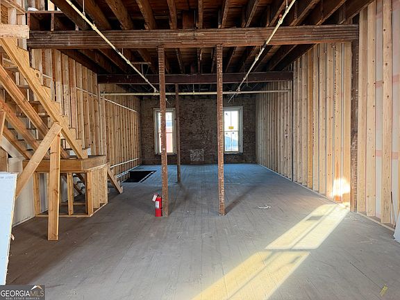 4th image of 8 E 3rd Ave