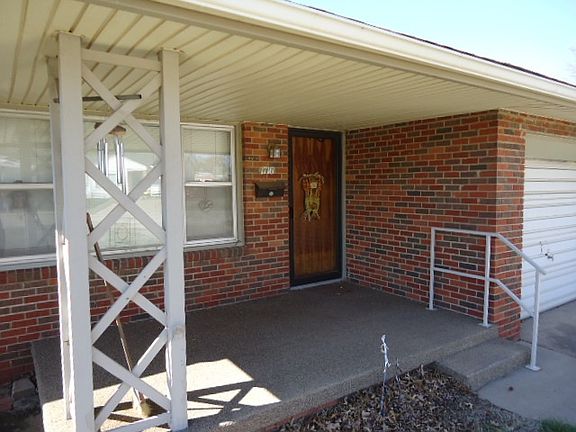 3rd image of 1716 Donahoe Dr