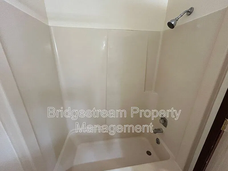 Studio, 1.0 bath, $695 — Photo 3
