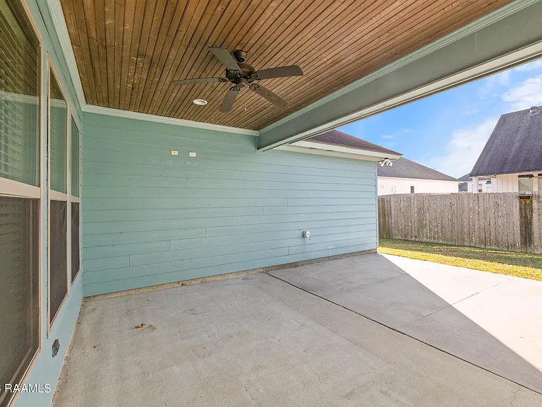 110 Olivewood Dr — Photo 35
