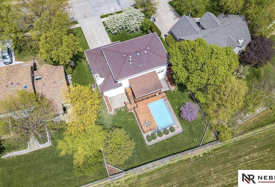 2nd image of 907 Edgewood Blvd