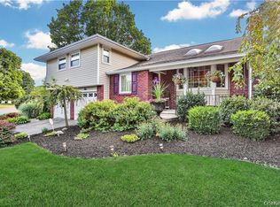 2 Split Tree Dr, New Windsor, NY 12553
