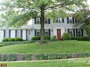 305 Oakleigh Woods Dr, Ballwin, MO