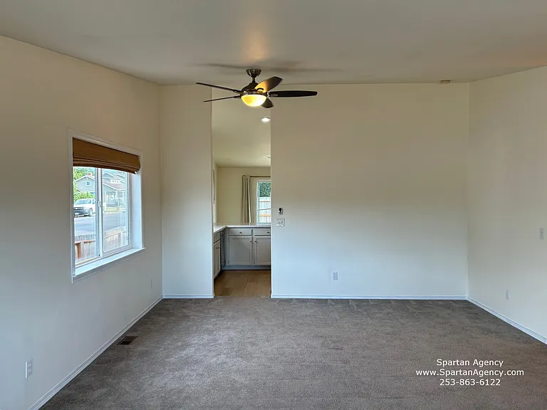 1020 Academy St — Photo 8
