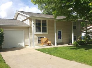 18 Creekwood Dr, Saint Peters, MO 63376