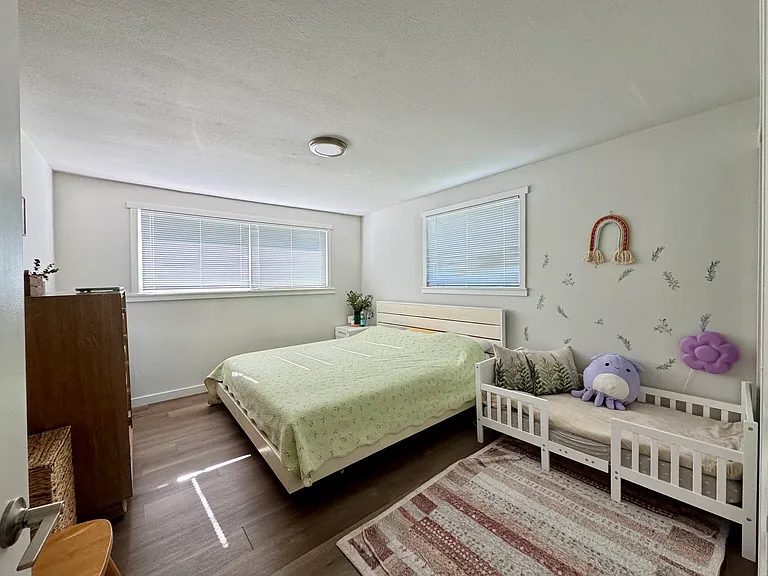 1006 B St SE — Photo 13