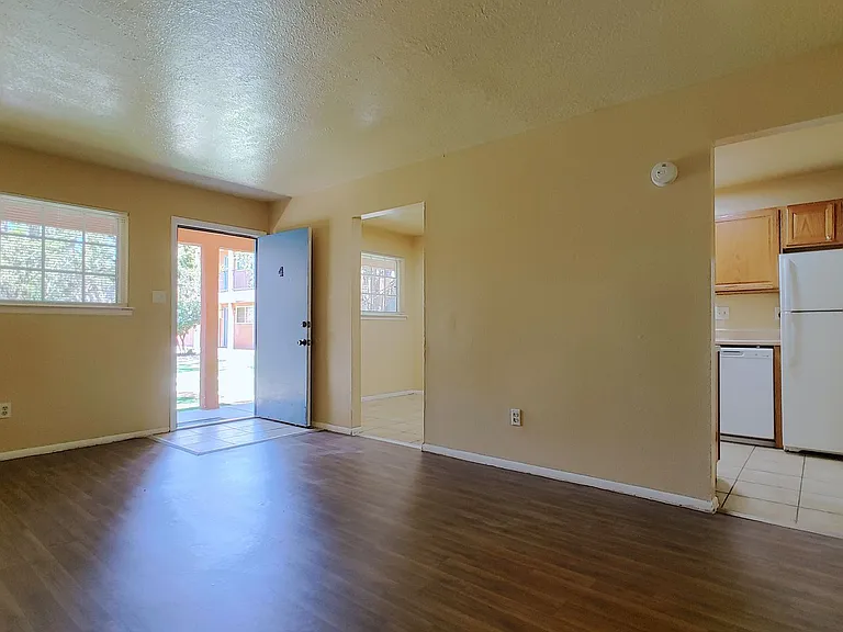 Casa Del Arroyo Apartments — Photo 3