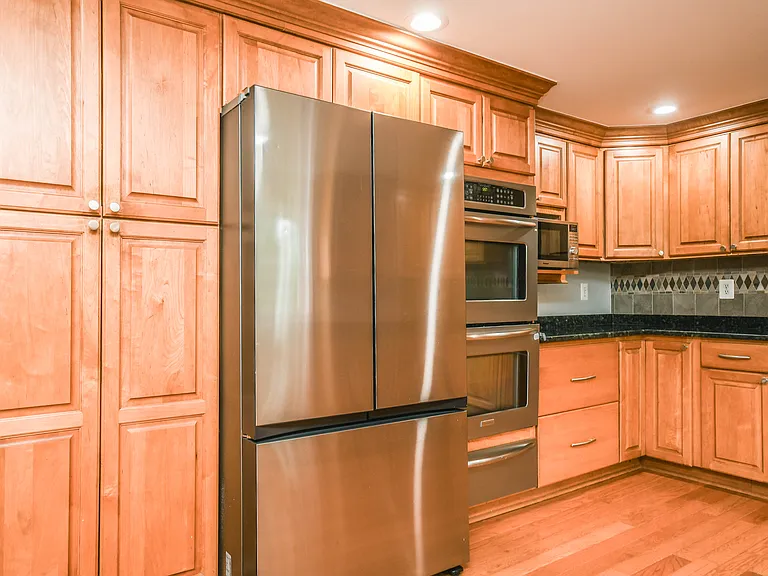 9627 Locust Hill Dr — Photo 8