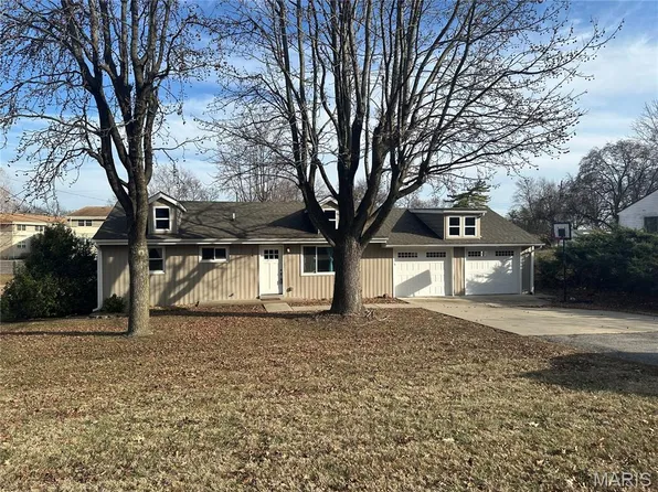 204 Hillsdale Dr, Ballwin, MO 63011