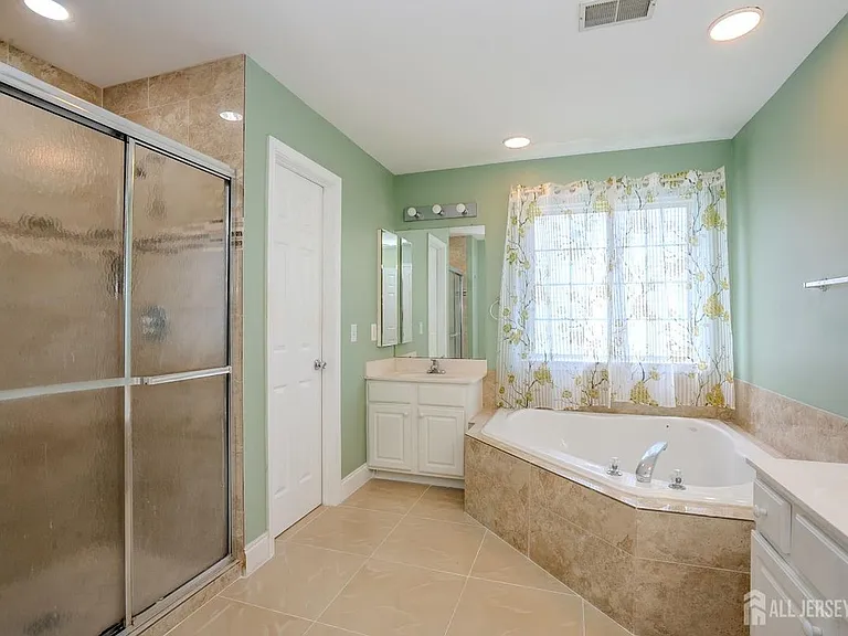 31 Hawthorn Dr — Photo 28
