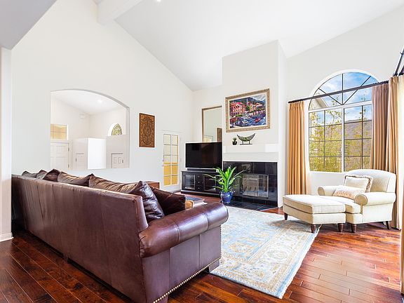 5th image of 4324 Hillview Dr