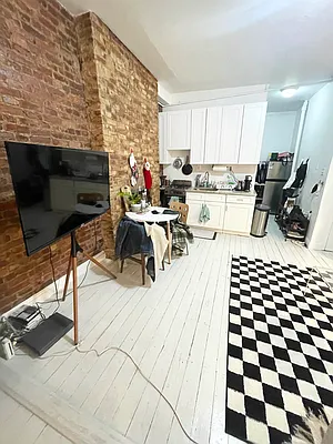 Rented by Delmark Realty LLC | media 7