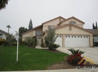 9712 Gold Dust Dr, Bakersfield, CA 93311