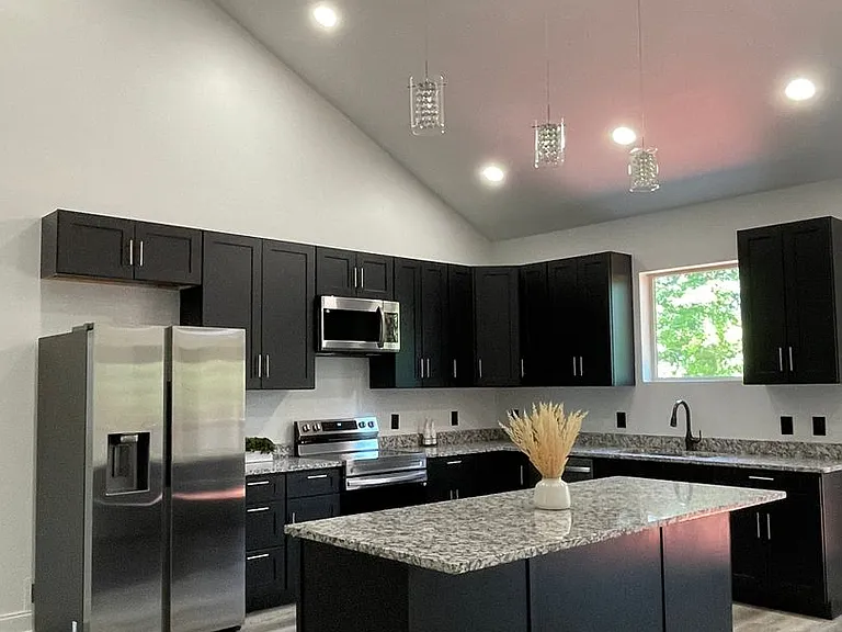 1395 Willow Creek Ln — Photo 10