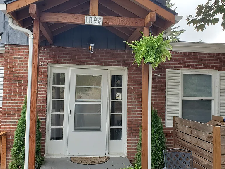 1094 Kingwood Dr NW — Photo 1