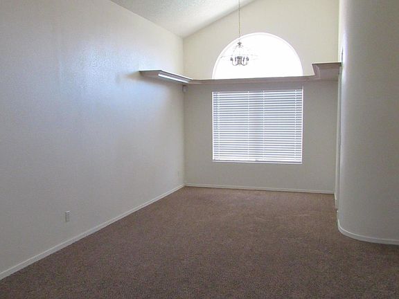 5th image of 4053 E Woodland Dr