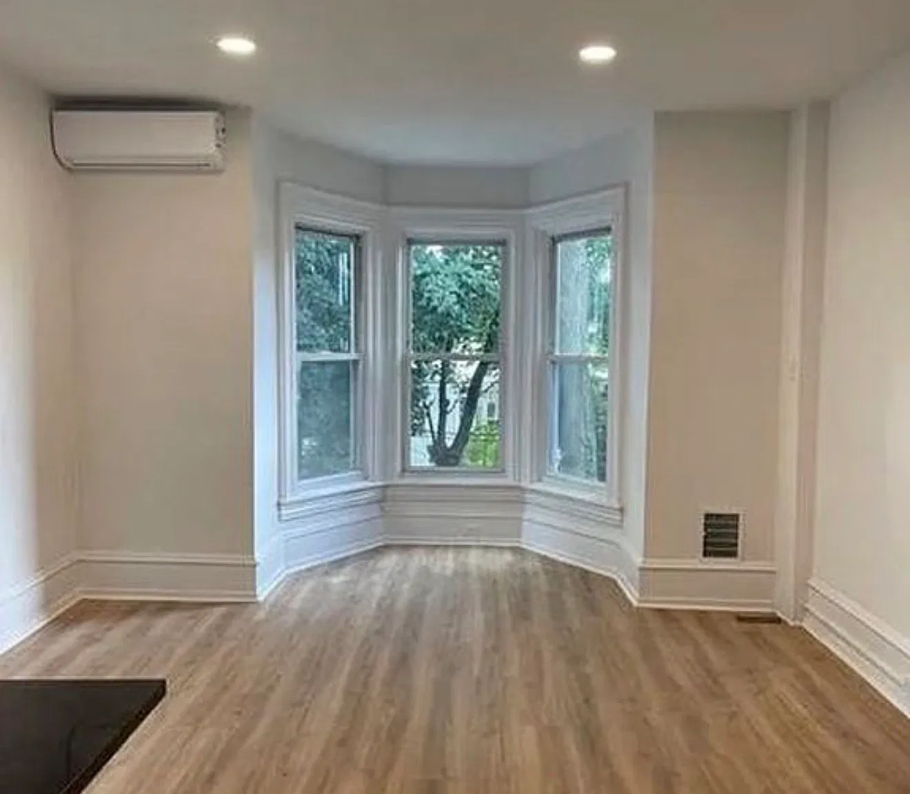 2 bed, 1000 sqft, $2,150 — Photo 2