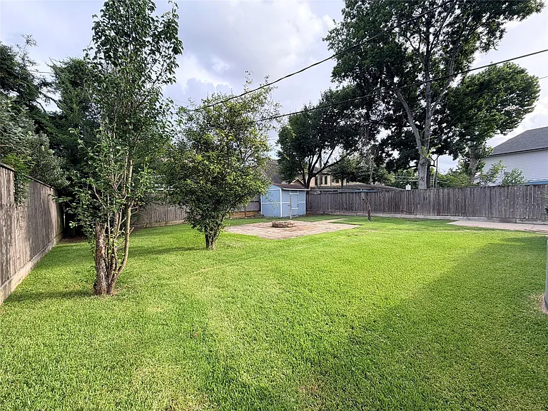 1631 Chantilly Ln — Photo 24
