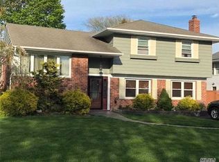 39 Marilynn St, East Islip, NY 11730