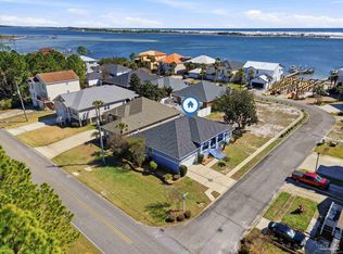 569 Radiant Cir, Mary Esther, FL 32569
