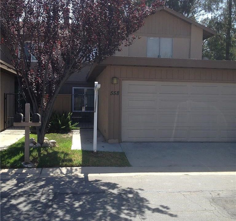 2nd image of 558 W Point O Woods Dr