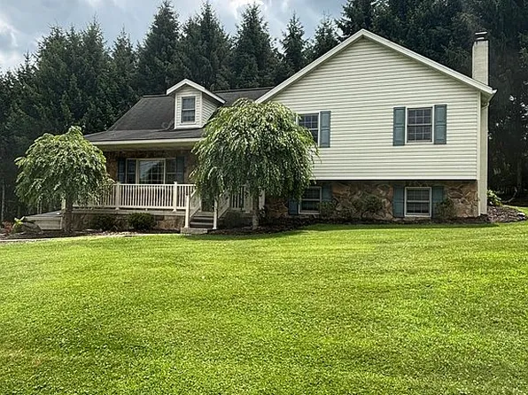 691 College Lodge Rd, Indiana, PA 15701