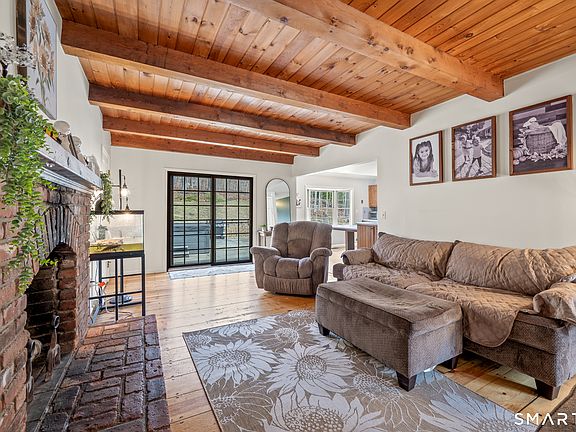4th image of 271 Chestnut Hill Road
