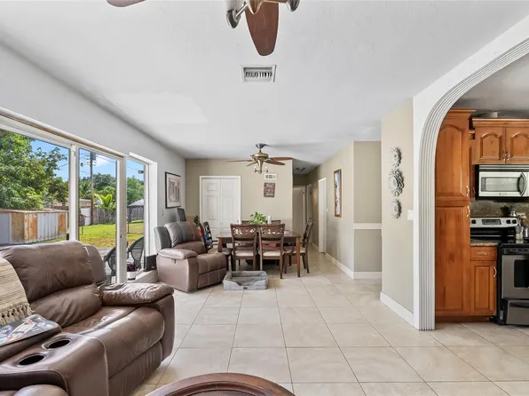 6885 NW 14th Court, Plantation, FL 33313