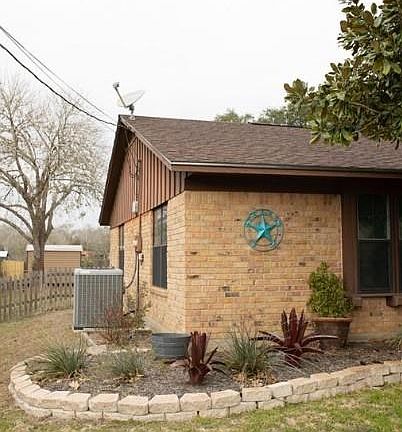 4th image of 904 Carroll Dr