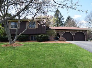 212 Stratford Dr, Geneva, IL 60134