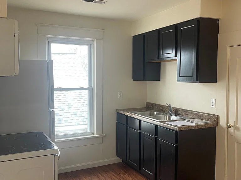 308 High St #UPSTAIRS — Photo 8