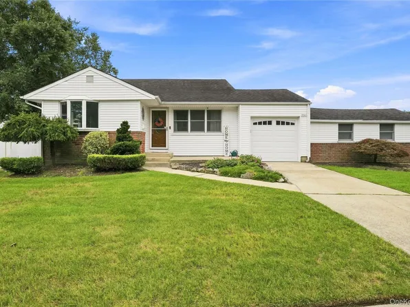 220 S Park Drive, Massapequa Park, NY 11762
