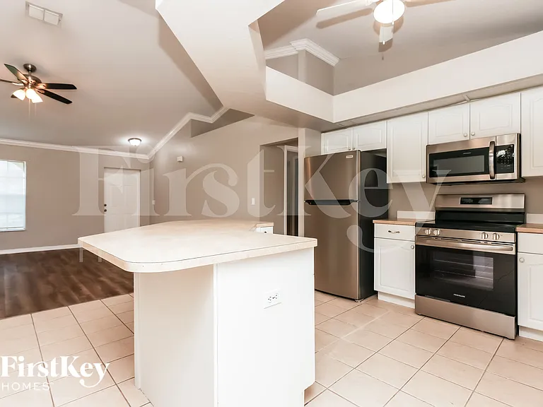 3807 25th St SW — Photo 7