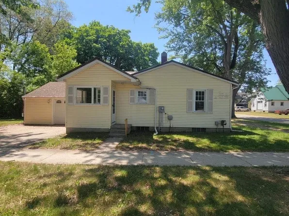 210 N 5th St, Coleman, MI 48618