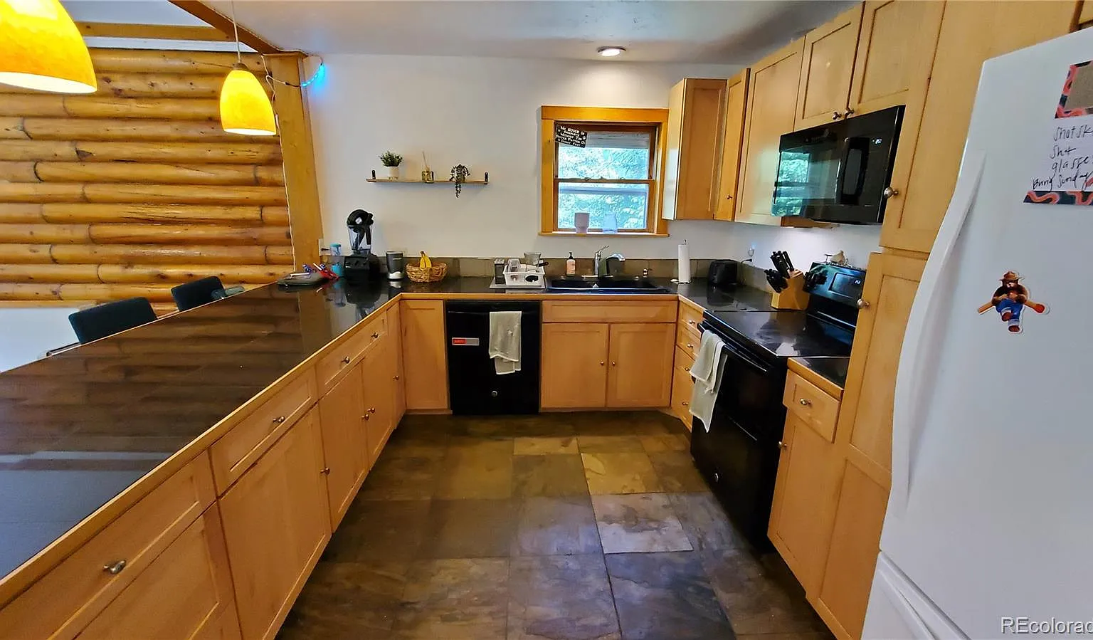 3 bed, 2.0 bath, 1388 sqft, $3,400 — Photo 3