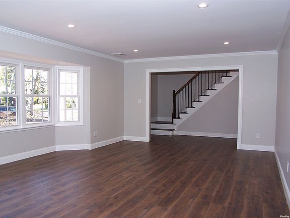 3rd image of 23 Sycamore Cir