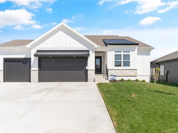 4133 NE Dearborn Ln, Lees Summit, MO 64064