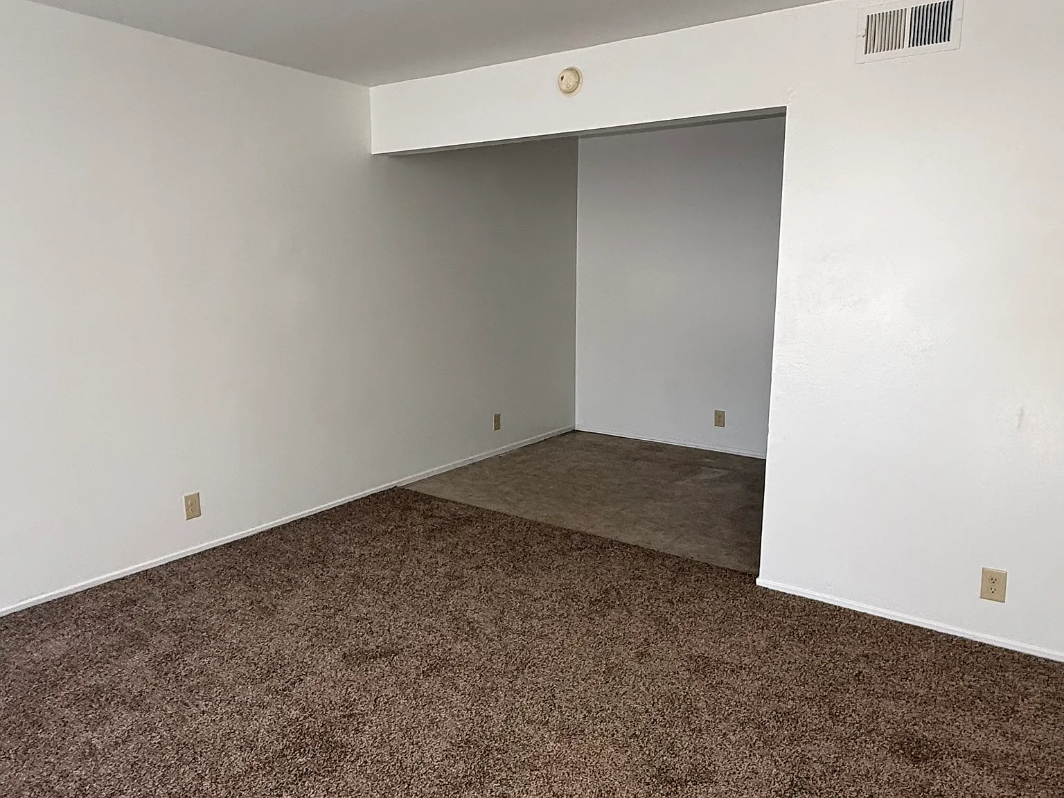 2 bed, 850 sqft, $1,400 — Photo 2