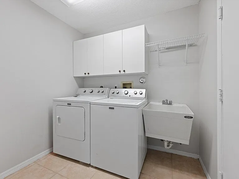 1871 Corsica Dr — Photo 34