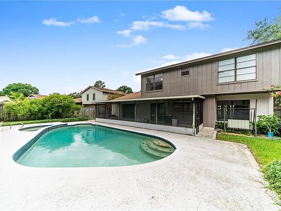 2nd image of 15615 Gardenside Ln