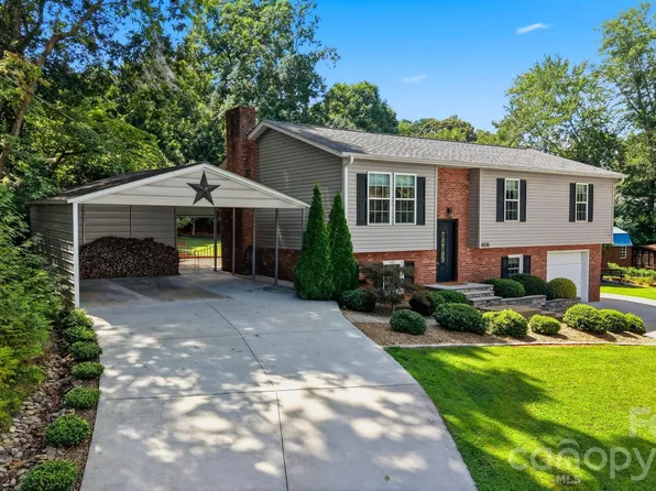4536 Kings Ct, Hickory, NC 28602