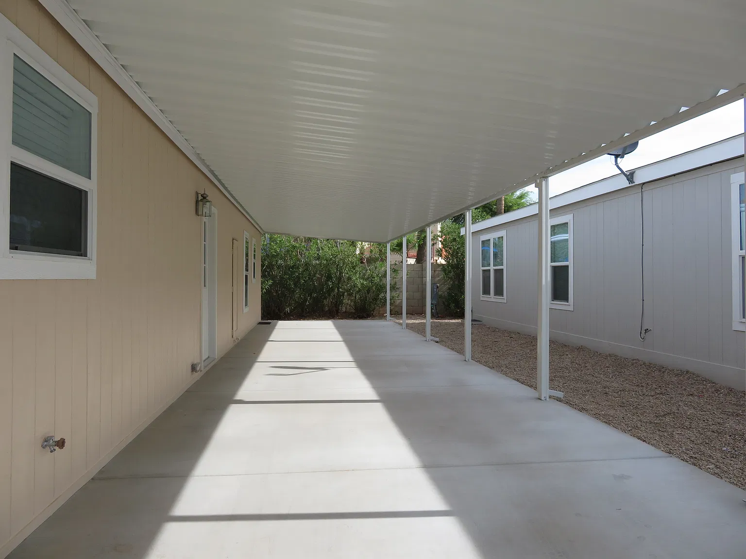 3 bed, 2.0 bath, 1393 sqft, $2,030 — Photo 2